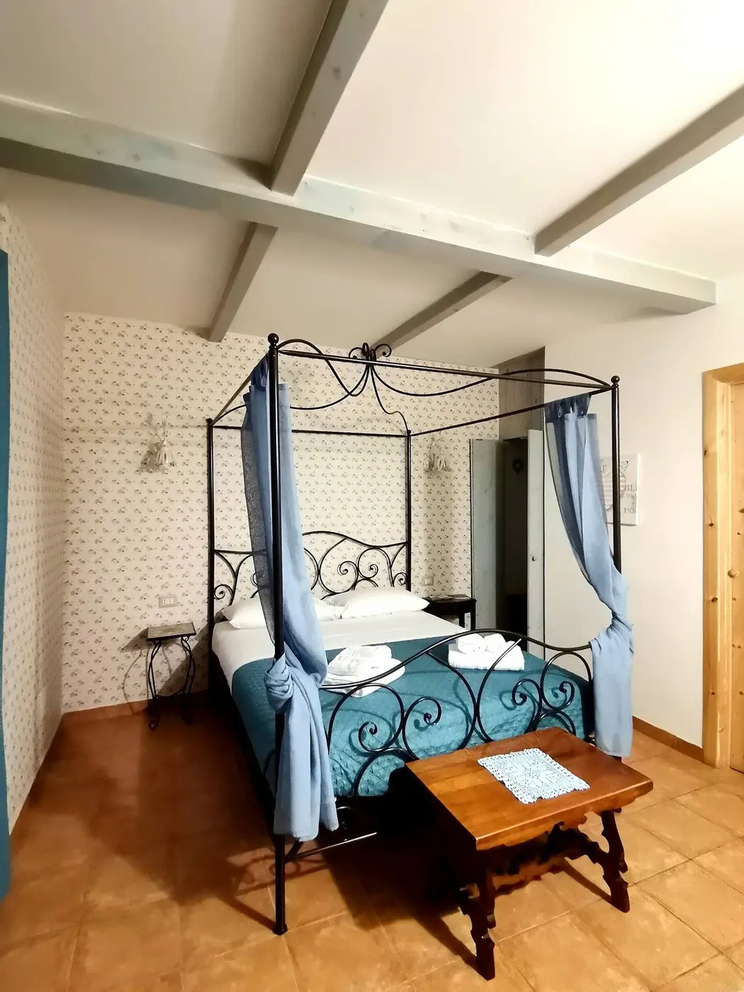 Camera Borgo con letto a baldacchino